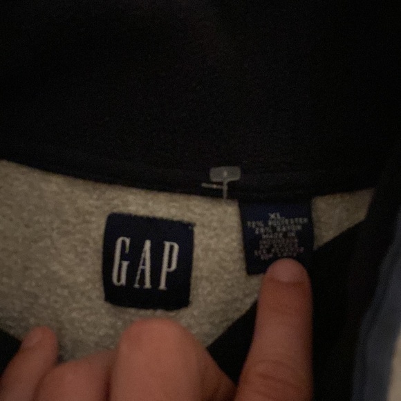 Gap athletics sweater - Picture 2 of 2